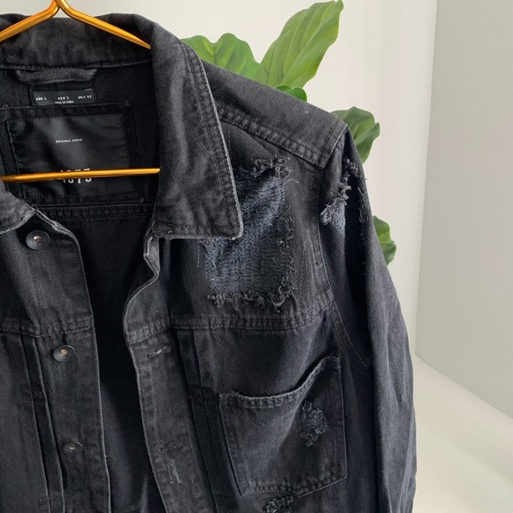 SOLD- ZARA DISTRESSED DEMIM JACKET - Picture 4 of 8